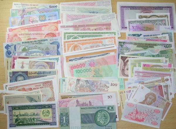 T2011, Worldwide 100 Pcs different. Banknotes Paper Money